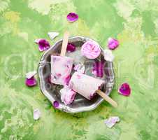 Ice-cream with taste of a tea rose