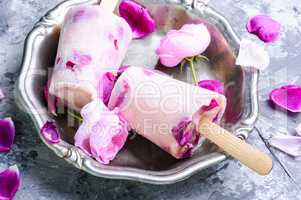 Ice-cream with taste of a tea rose