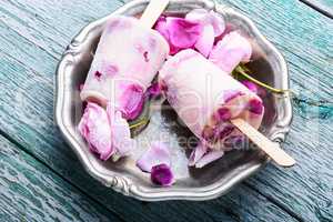 Ice-cream with taste of a tea rose