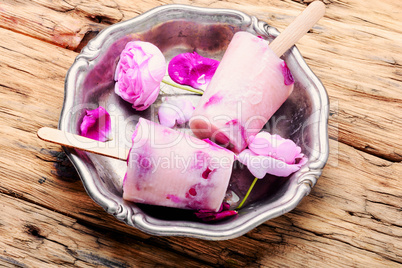 Ice-cream with taste of a tea rose