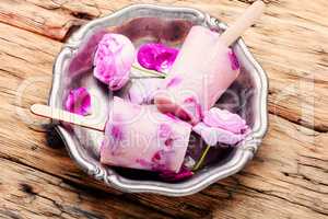 Ice-cream with taste of a tea rose