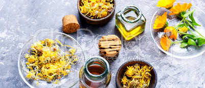 Fresh and dried calendula flowers