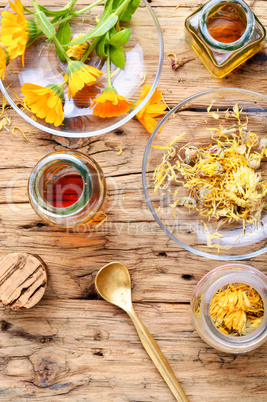 Fresh and dried calendula flowers