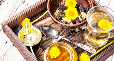 Honey from dandelion and tea
