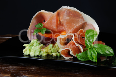 Avocado with apricot and Parma ham