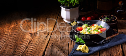 rustic spinach tortellini with cheese and cocktail cocktail toma