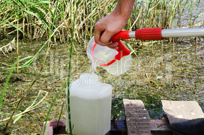 Take samples of water for laboratory testing. The concept - anal