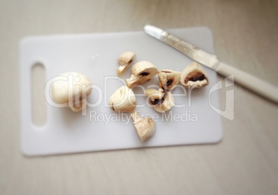 Preparing raw mushrooms