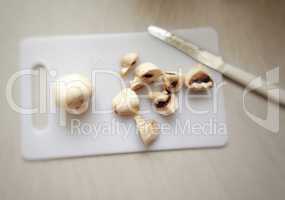 Preparing raw mushrooms