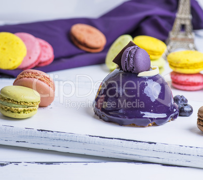 lilac round cake with macarons