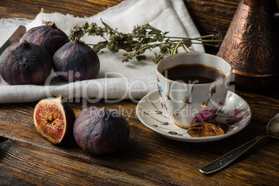 Coffee break with ripe and juicy figs.