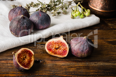 Ripe figs on the cloth with sliced one