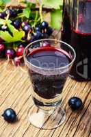 Alcoholic beverage with berries