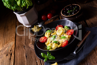 rustic spinach tortellini with cheese and cocktail cocktail toma