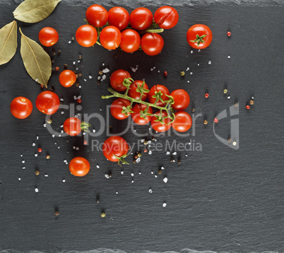 red cherry tomatoes
