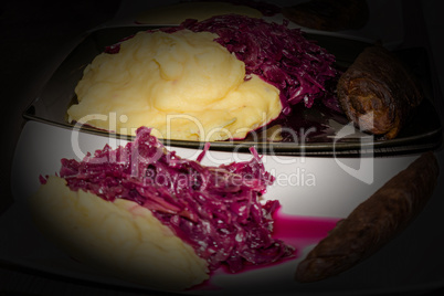 Roulades with red cabbage with vignette