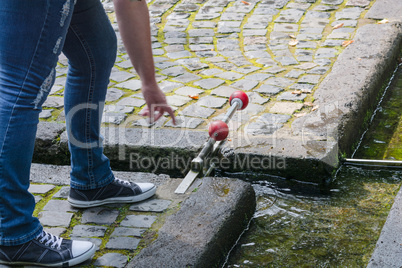 Small water lock Hand operated