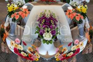 With fisheye lens photographed flowers in vases
