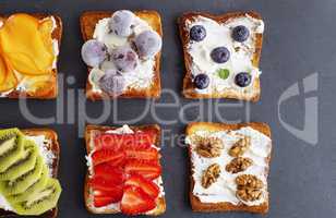 French toasts with soft cheese and fruits