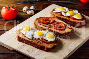 Toasts with Tomatoes and Eggs