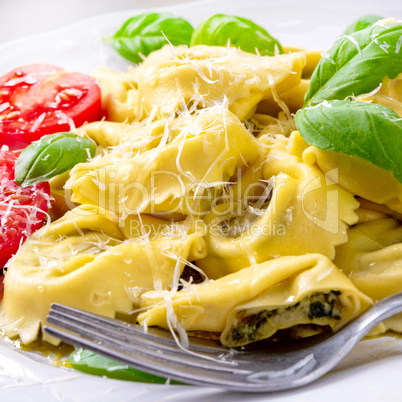 ravioli with spinach filling, grated cheese and cocktail tomatoe