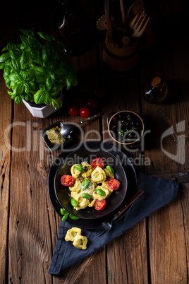 rustic spinach tortellini with cheese and cocktail cocktail toma