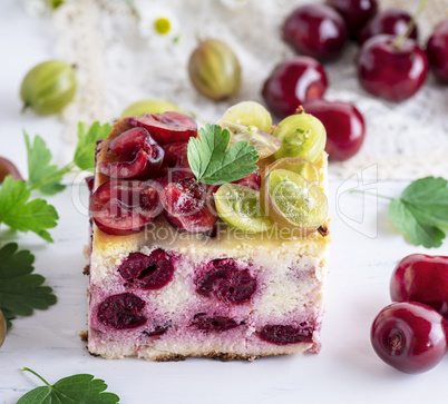 cake made from cottage cheese and cherries