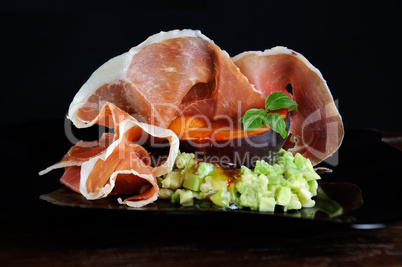 Avocado with apricot and Parma ham