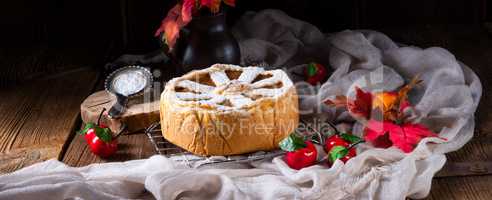 Apples covered with a crunchy crust - this is the American Apple