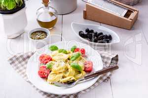 ravioli with spinach filling, grated cheese and cocktail tomatoe