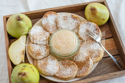 Pancakes mit Birnenmus