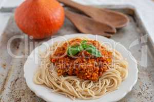 Spaghetti mit Kürbis Bolognese