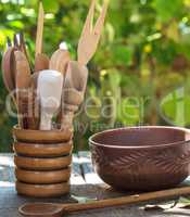 empty clay plate and various wooden kitchen objects