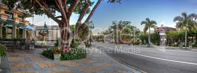 Sunrise over the Third Street shopping district in Old Naples, F