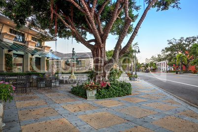 Sunrise over the Third Street shopping district in Old Naples, F