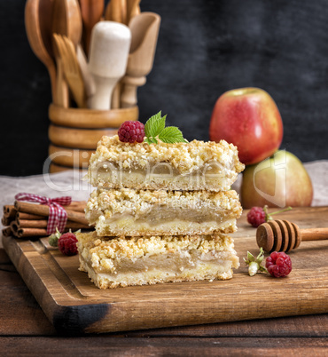 stack of baked slices of pie with apples