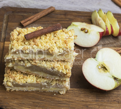 baked slices of pie with apples