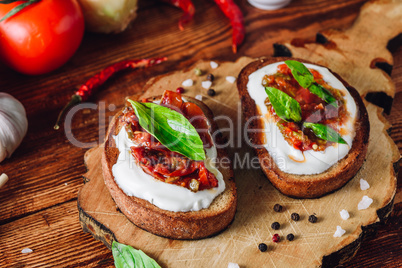 Bruschetta with Dried Tomatoes and Spicy Sauce