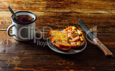 Two Baked Fruit Bruschettas with Herbal Tea