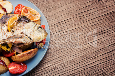 Fish baked with vegetable garnish