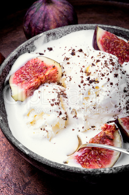 summer ice cream with figs