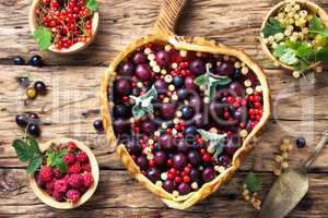 rustic summer pie with berries