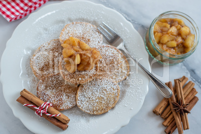 Pancakes mit Apfel Kompott