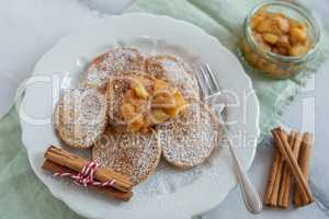 Pancakes mit Apfel Kompott