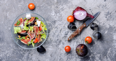 Vegetarian salad with figs