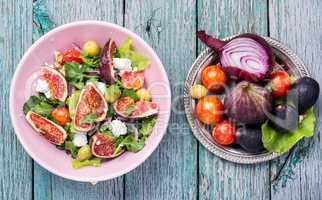 Vegetarian salad with figs