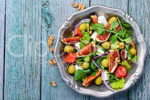 Dietary salad with figs