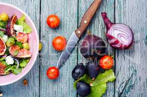 Vegetarian salad with figs