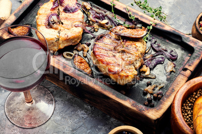 Meat steak with figs