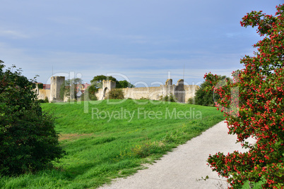 Blick zur Stadtmauer in Visby